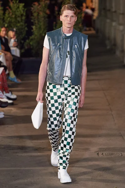 Look 14